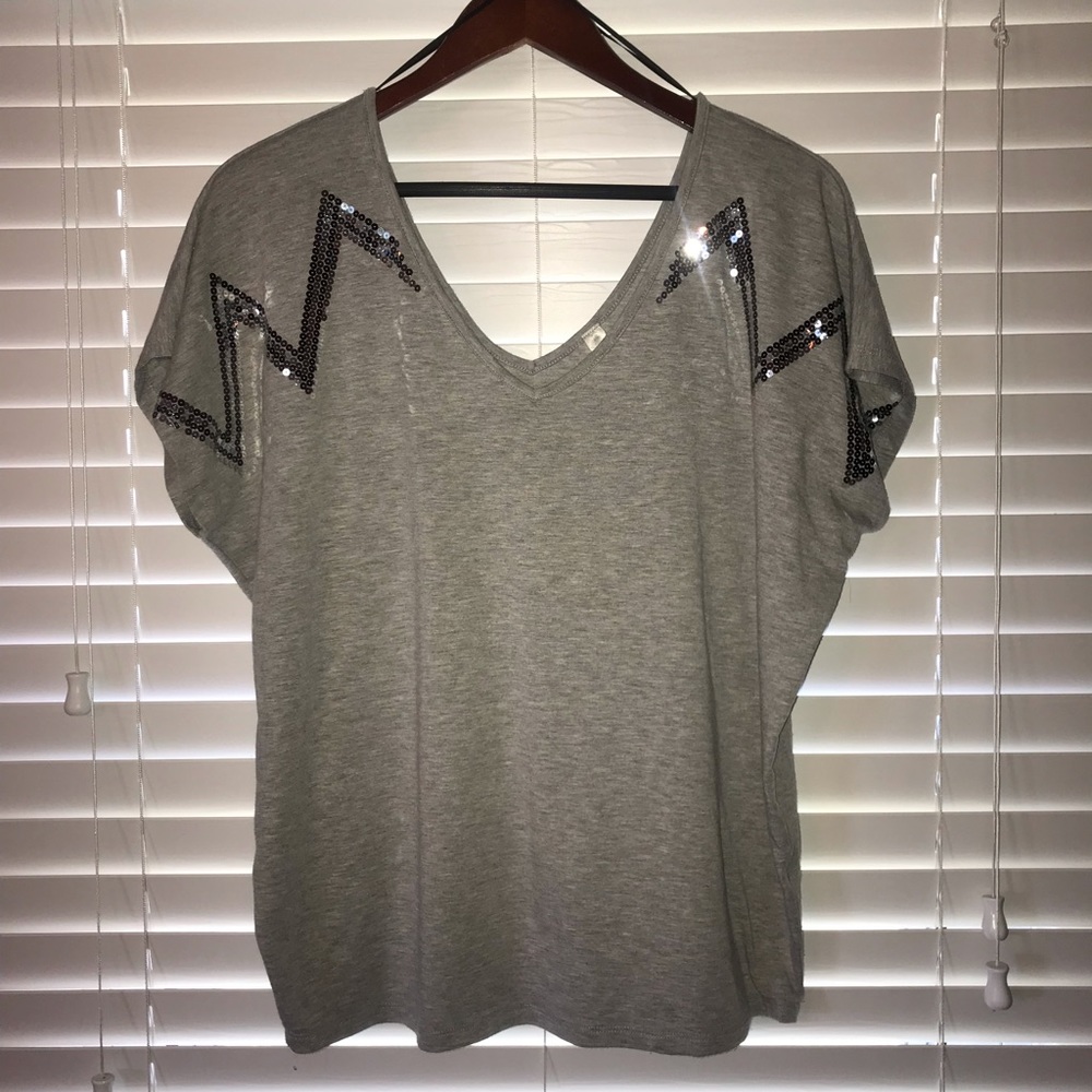 V-neck slouchy tee with sequin chevron detail